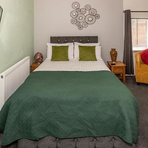 Deluxe Double Room Shower